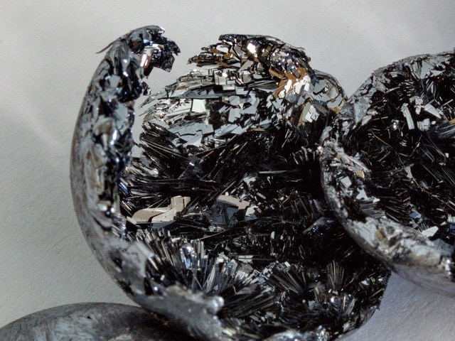 Black Phosphorus - crystal pieces - 10.0g in ampoule