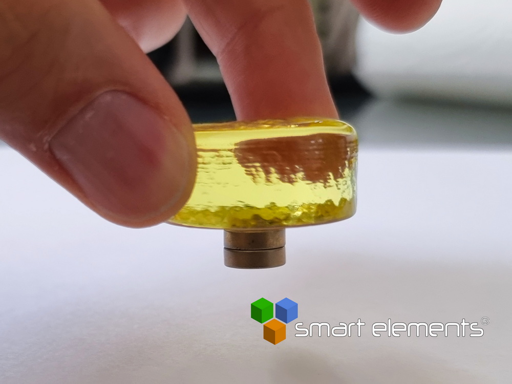 Dysprosium potassium phosphate glass ingot - strongly magnetic and fluorescent - Image 3